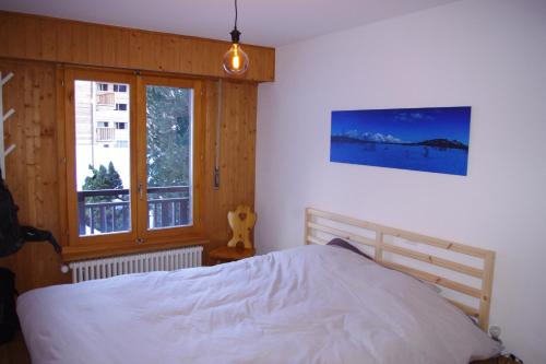 A bed or beds in a room at à 2 pas du télécabine