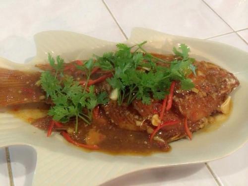 Makanan di atau berdekatan hotel