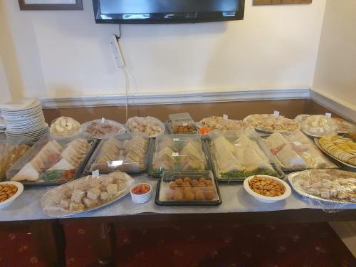 Makanan di atau berdekatan rumah tamu ini