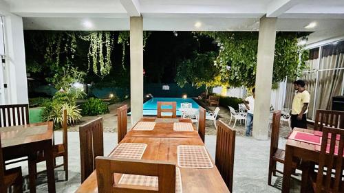 Bazén v ubytování Salubrious Resort nebo v jeho okolí
