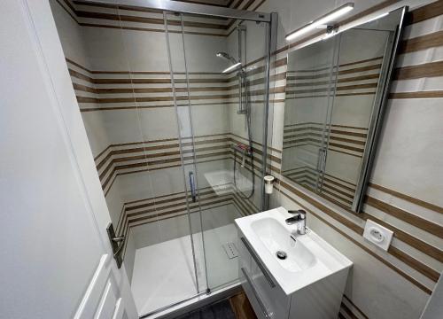 Ένα μπάνιο στο Appartement spacieux et tout confort