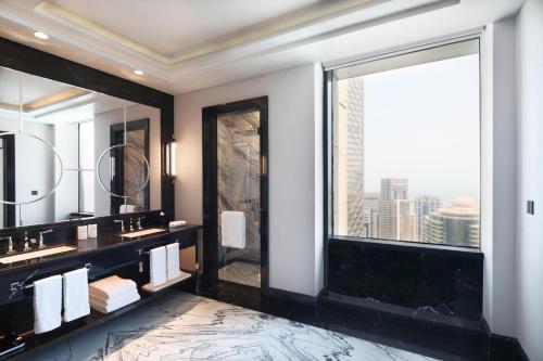 Koupelna v ubytování Waldorf Astoria Doha West Bay