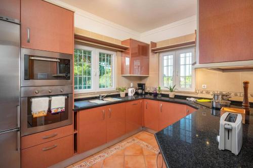7+1 BEDROOM PRIVATE VILLA, HEATED POOL, GAMES, BBQ