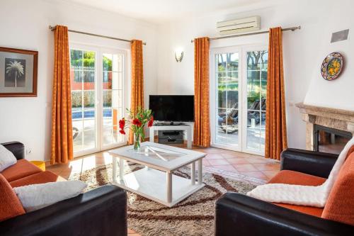 7+1 BEDROOM PRIVATE VILLA, HEATED POOL, GAMES, BBQ