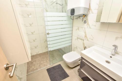 Koupelna v ubytování Apartments Vongola