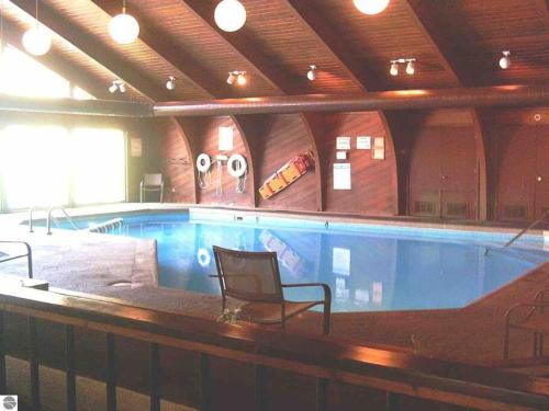 Bazén v ubytování Ski In Ski Out - Sleeps 6 - Bring the family! nebo v jeho okolí