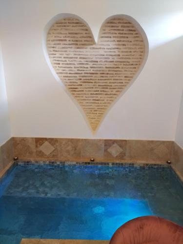 a heart on the wall of a swimming pool at Love Room La parenthèse in Saint-Nexans
