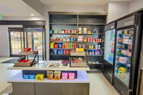 a grocery store with a counter and a refrigerator at Homewood Suites by Hilton South Bend Notre Dame Area in South Bend