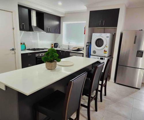 Η κουζίνα ή μικρή κουζίνα στο Lucas One 2-bedroom apartment NBN Pets