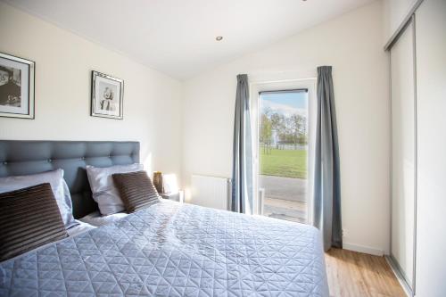 Letto o letti in una camera di Vakantiepark Molenvelden