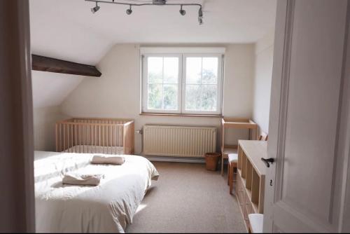 a bedroom with two beds and a window at La villa des Crénées in Héron