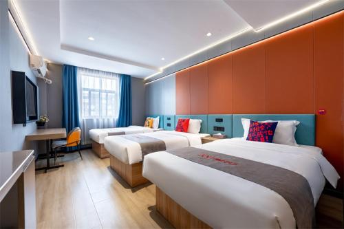 Ein Bett oder Betten in einem Zimmer der Unterkunft Junyi Hotel Wuhan Liuduqiao Subway Station