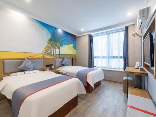 Postel nebo postele na pokoji v ubytování Junyi Hotel Hefei South High-Speed Railway Station