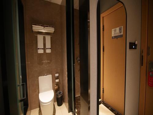 Koupelna v ubytování Thank Inn Plus Baotou Kundulun Distirct Baiyun Road