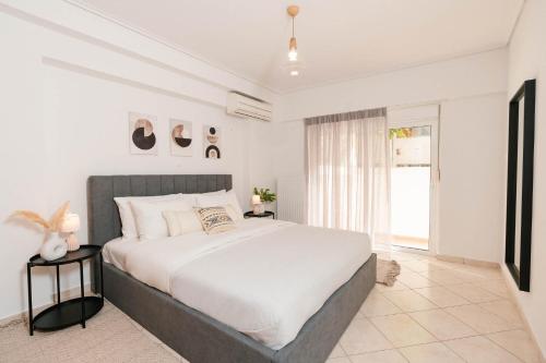 Phaedrus Living: Cozy Flat Koukaki