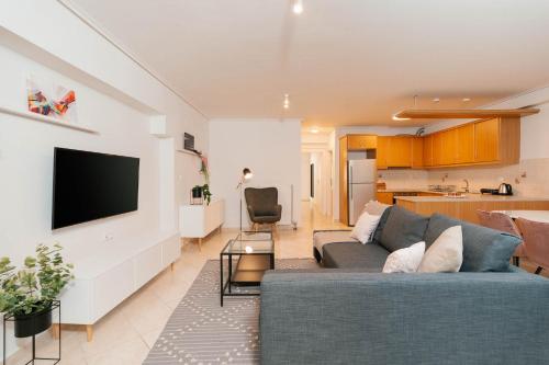 Phaedrus Living: Cozy Flat Koukaki