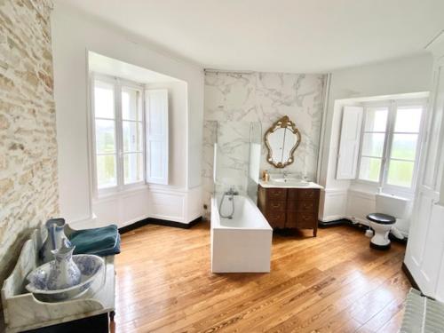 a large bathroom with a sink and a mirror at La Chambre Verte - Château de la Chauvelière in Joué-sur-Erdre