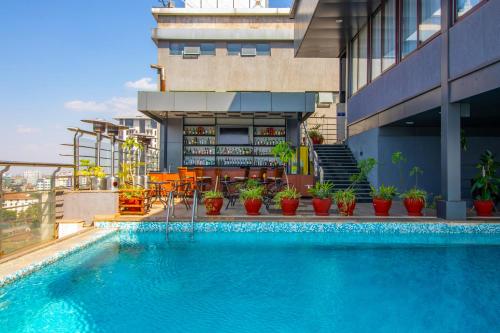 Bazén v ubytování Golden Tulip Westlands Nairobi nebo v jeho okolí