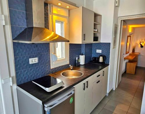 Cuisine ou kitchenette dans l'établissement Martynou View