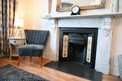 Posezení v ubytování Glan y Mor, Sleeps 20, 8 Bedrooms, 8 Bathrooms, Seafront, Criccieth