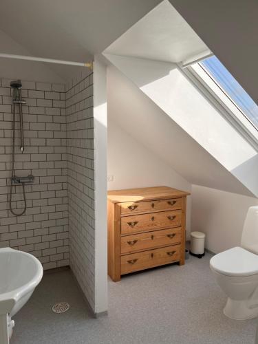 a bathroom with a toilet and a sink at Nordgården - ferie på landet in Skibby