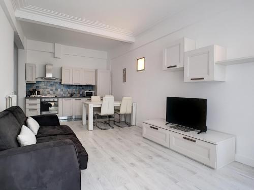Nestor&Jeeves - BEACH ROYAL - Central, Close sea