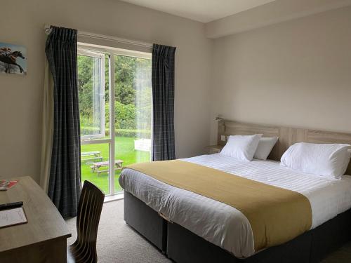 Postel nebo postele na pokoji v ubytování The Lodge At Perth Racecourse