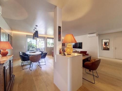 Nestor&Jeeves - FLEURS TERRASSE - 3 chambres
