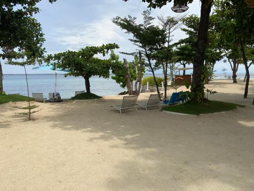 Galeriebild der Unterkunft Ma Roberta @ Tambuli Resort with fast WIFI in Maribago