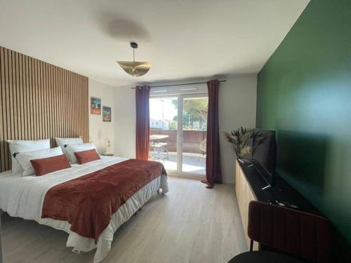 En eller flere senge i et værelse på Studio Tennis et Padel