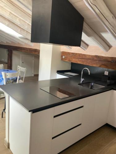 a kitchen with a black counter top and a sink at Casa Víctor in Albarracín