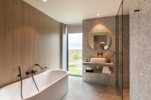 Bilik mandi di Van der Valk Hotel Deventer