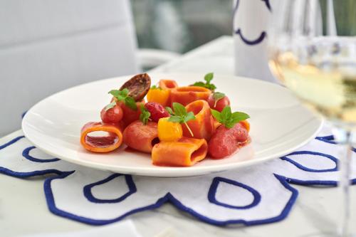 a plate of fruit and vegetables on a table at Hotel Scalinatella in Capri