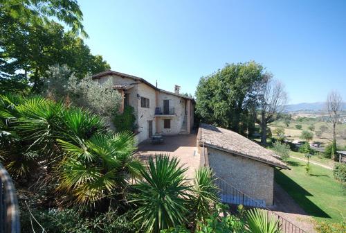 an image of a house with a yard at Spoleto by the pool in Spoleto