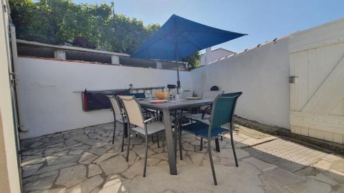 Petite maison avec cour dans le centre