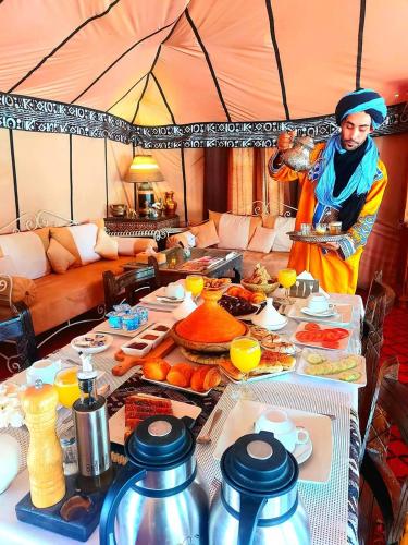 Jídlo v luxury tent nebo okolí