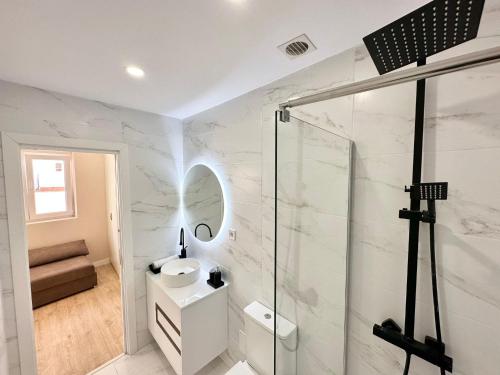 a bathroom with a shower and a sink at AdriVA Apartamento-Loft Imperial centro WIFI in Valladolid