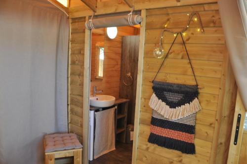 Phòng tắm tại Flower Camping Les Biches