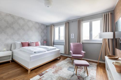 Postel nebo postele na pokoji v ubytování PRIMERA Zimmer mit Gemeinschaftsbad