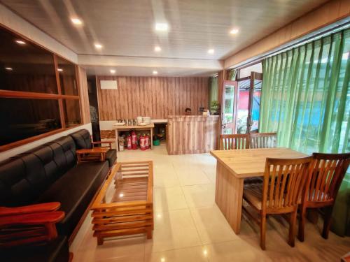 Kuchyň nebo kuchyňský kout v ubytování BroZ Nazom Retreat Gangtok