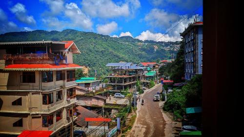 Nespecifikovaný výhled na hory nebo výhled na hory při pohledu z hotelu