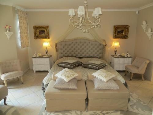 Χώρος καθιστικού στο La Maison Jaune