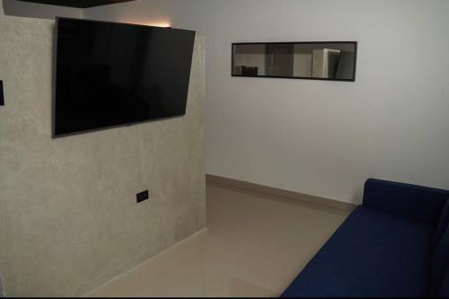 Μια τηλεόραση ή/και κέντρο ψυχαγωγίας στο North Breeze Guest House 2