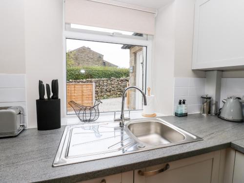 Η κουζίνα ή μικρή κουζίνα στο Hall Garth Cottage