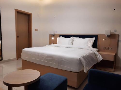 Кровать или кровати в номере Season Inn Hotel_Bald Sayt