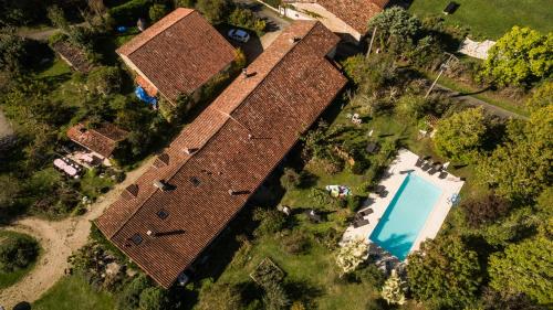 an overhead view of a large house with a swimming pool at Lemoniegites in Lemonie