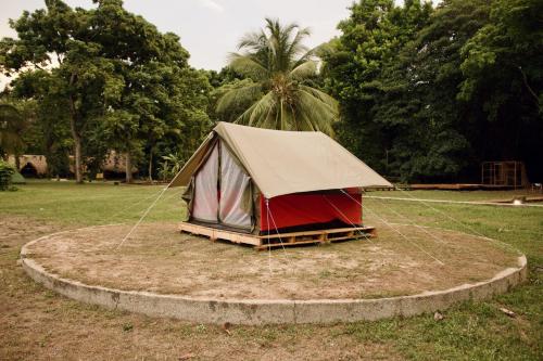 a tent is set up in a field at Camping Tequendama - Parque Tayrona in El Zaino