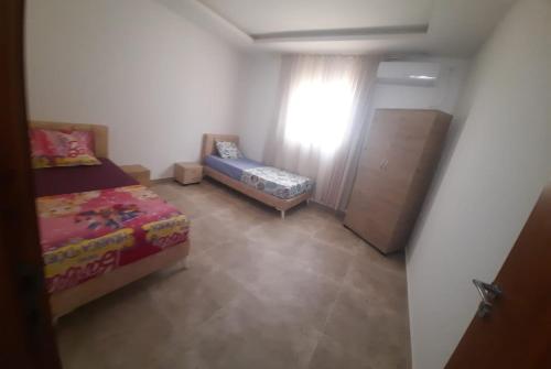 Ένα ή περισσότερα κρεβάτια σε δωμάτιο στο Dar Adam