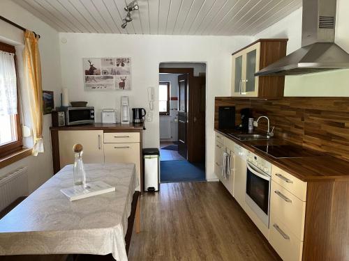 Kuchyň nebo kuchyňský kout v ubytování Haus Amalie