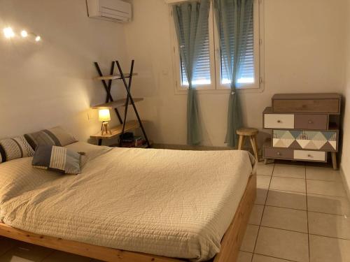 Posteľ alebo postele v izbe v ubytovaní Maison de vacances face à la mer